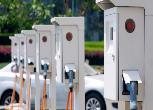 英國(guó)電動(dòng)汽車(chē)行業(yè)陷入困境，英媒：中國(guó)背鍋！